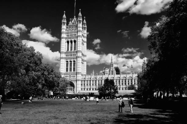 l’abbaye de westminster vue des jardins de la tour victoria, londres, royaume-uni - westminster abbey city of westminster awe uk photos et images de collection