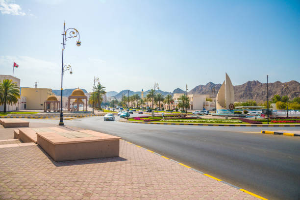 vista sulla rotonda di al mina, sull'oman sulla strada al bahri - oman greater masqat fort tourism foto e immagini stock