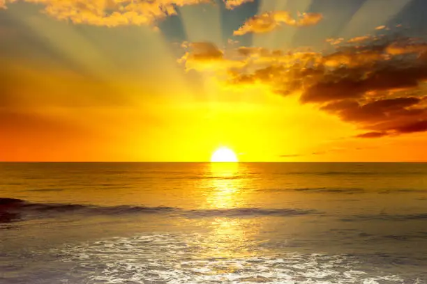 Photo of Majestic bright sunrise over ocean