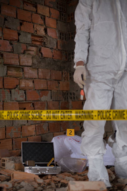 Infared Crime Scene 160+ Kneeling At The Crime Scene Stock Photos, Pictures & Royalty-Free ...