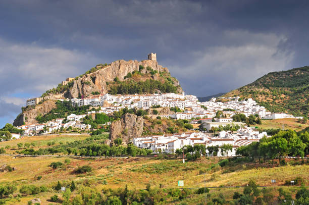biała wioska zahara de la sierra cadiz andaluzja hiszpania. - espaa zdjęcia i obrazy z banku zdjęć