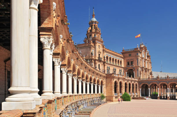 plaza de espana (place d' espagne), erbaut zwischen 1914 und 1928 von dem architekten aníbal gonzález, sevilla, andalusien, spanien. - espaa stock-fotos und bilder