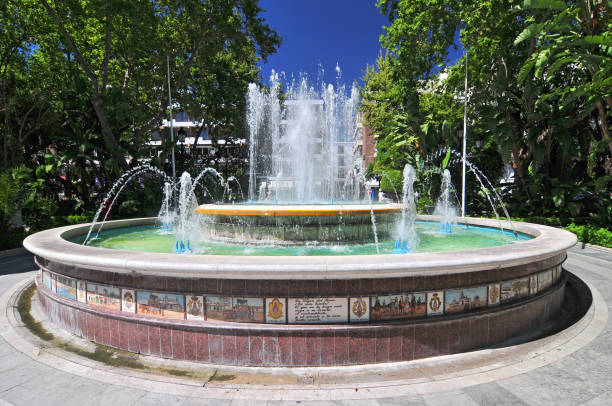 brunnen, alameda park, marbella, costa del sol, provinz malaga, andalusien, spanien. - espaa stock-fotos und bilder