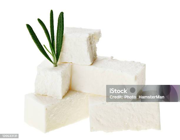 Cubetti Di Formaggio Feta Con Ramoscello Di Rosmarino - Fotografie stock e altre immagini di Alimentazione sana