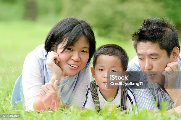 Famiglia Asiatica - Fotografie stock e altre immagini di Cinese - Cinese, Famiglia, Abbigliamento casual