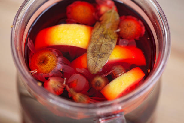 té de hierbas saludable en estambul - fruit blossom fotos fotografías e imágenes de stock