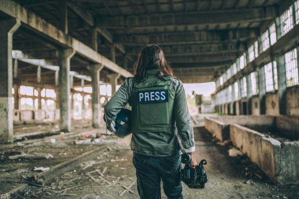 Press in the war zone One young journalist, man in the war zone tv reporter photos stock pictures, royalty-free photos & images