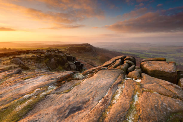 Curbar Edge Sunrise, Peak District National Park, England, UK Wide angle view of the sun rising over Curbar Edge in the Peak District National Park, Derbyshire, England, UK. peak district national park photos stock pictures, royalty-free photos & images
