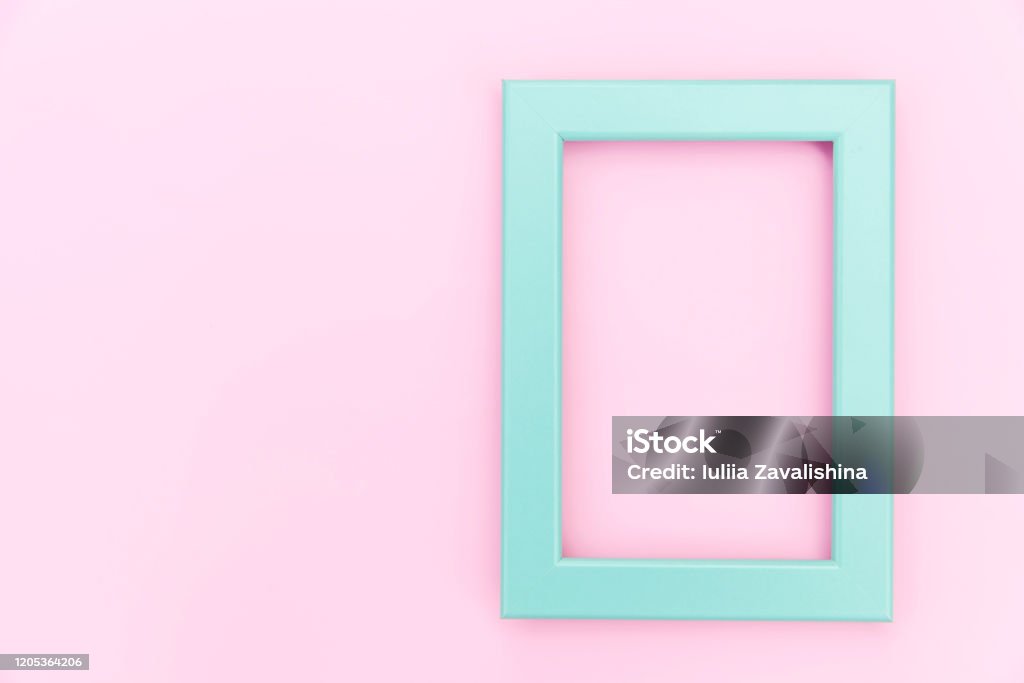 Egyszerűen design üres kék keret elszigetelt rózsaszín pasztell színes háttérrel. Felülnézet, lapos fekvőhely, másolási hely, makett. Minimális koncepció - Jogdíjmentes Beltér témájú stock fotó Egyszerűen design üres kék keret elszigetelt rózsaszín pasztell színes háttérrel. Felülnézet, lapos fekvőhely, másolási hely, makett. Minimális koncepció - Jogdíjmentes Beltér témájú stock fotó