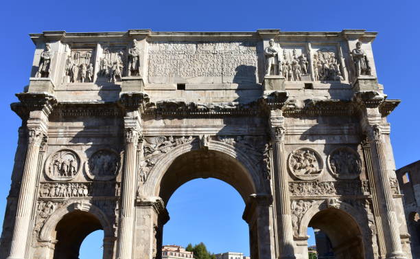 콘스탄틴 의 아치 또는 아르코 디 콘스탄티노, 가장 큰 로마 의 승리 아치. 로마, 이탈리아. - roman emperor constantine statue rome 뉴스 사진 이미지