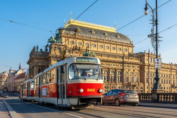 blick auf das nationaltheater in prag, tschechische republik. - beautiful horizontal prague czech republic stock-fotos und bilder