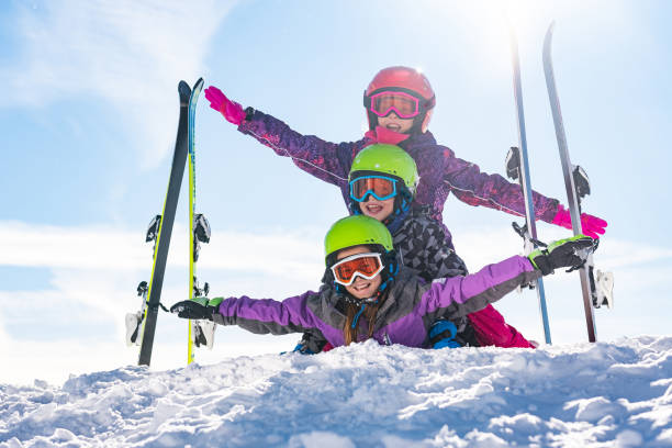 portret dzieci na śniegu - skiing winter snow mountain zdjęcia i obrazy z banku zdjęć