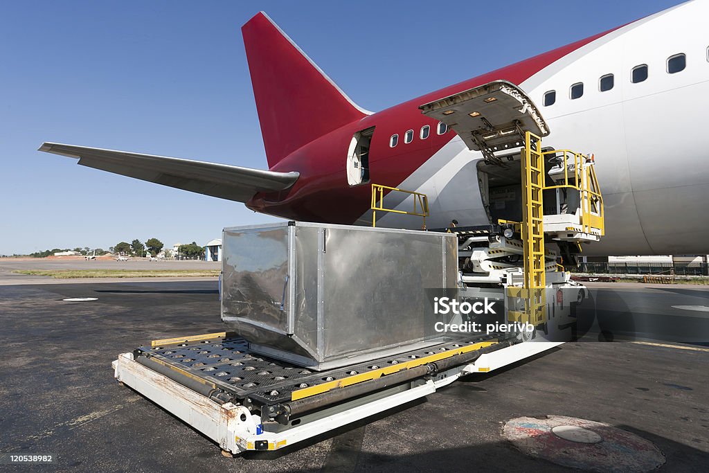 Beladen cargo-Flugzeug - Lizenzfrei Flugzeug Stock-Foto