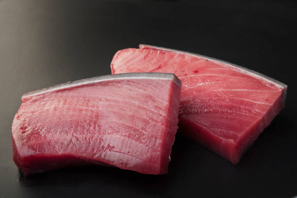 bloquer la viande de thon - tuna chunks photos et images de collection