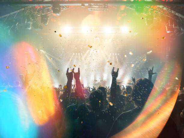 concert stage, people are visible waving and clapping, silhouettes are visible - concert hall crowd dancing nightclub imagens e fotografias de stock