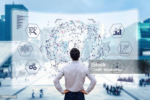 Visualiseringsteknik För Big Dataanalys Med Forskare Som Analyserar Informationsstruktur På Skärmen Med Maskininlärning För Att Extrahera Strategisk Förutsägelse För Företag Finans Sakernas Internet-foton och fler bilder på Data