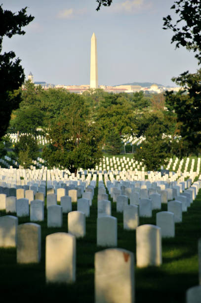 monumento a washington del cementerio de arlington - arlington virginia cemetery arlington national cemetery national landmark fotografías e imágenes de stock