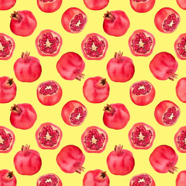 Seamless pattern of red pomegranates on yellow background isolated close up, whole and cut pomegranate with seeds repeating ornament, detox diet backdrop concept, antioxidant garnet fruits wallpaper patrón sin costuras de granadas rojas sobre fondo amarillo aislado de cerca, granada entera y cortada con semillas de ornamento repetitivo, concepto de telón de fondo de la dieta desintoxicante, fondo de pantalla de frutas granate antioxidante