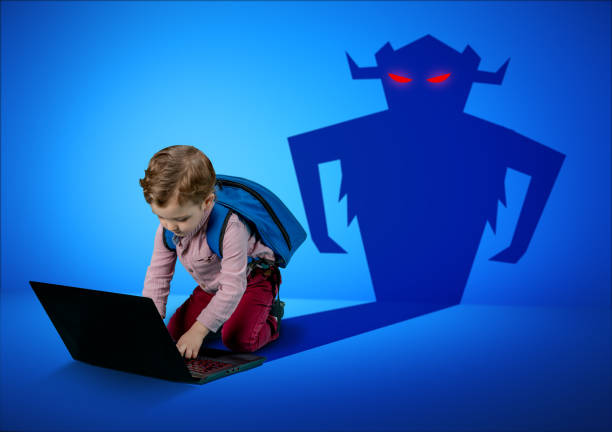 abuso infantil con peligro de internet - furious blue little boys caucasian fotografías e imágenes de stock