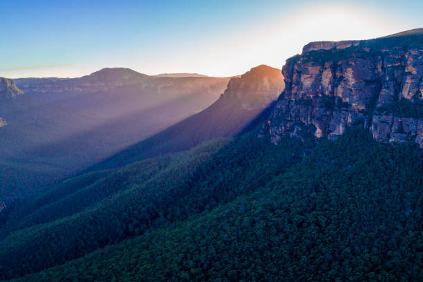 paisaje amanecer de blue mountains, sídney, australia - blue mountains australia sydney australia new south wales fotografías e imágenes de stock