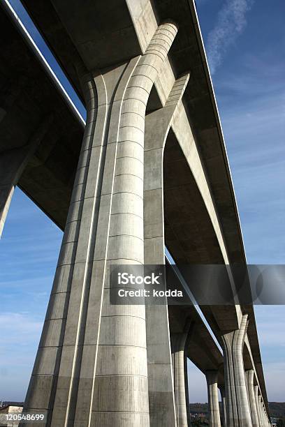 Hoch Und Lange Konkrete Brücke Über Das Tal Stockfoto und mehr Bilder von Architektonische Säule - Architektonische Säule, Architektur, Bauwerk