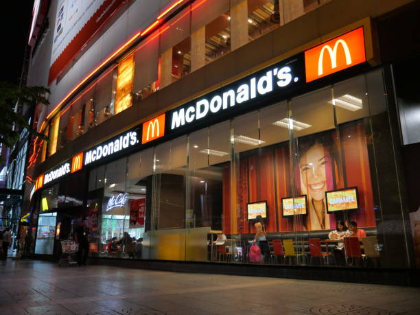 restaurant mcdonald’s en asie - bangkok mcdonalds fast food restaurant asia photos et images de collection