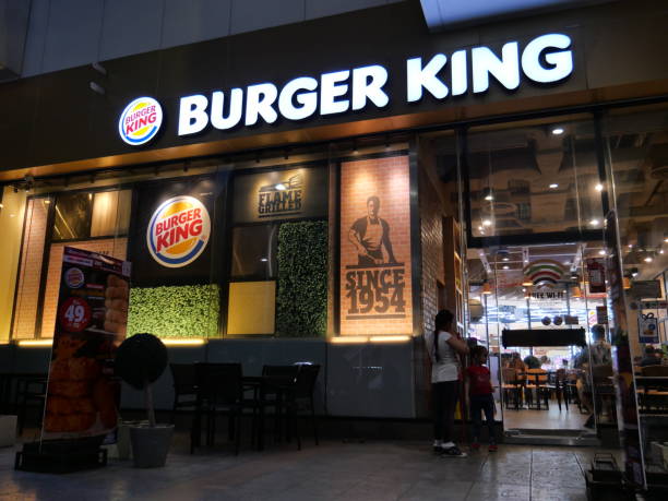 방콕의 버거킹 레스토랑 - burger king 뉴스 사진 이미지