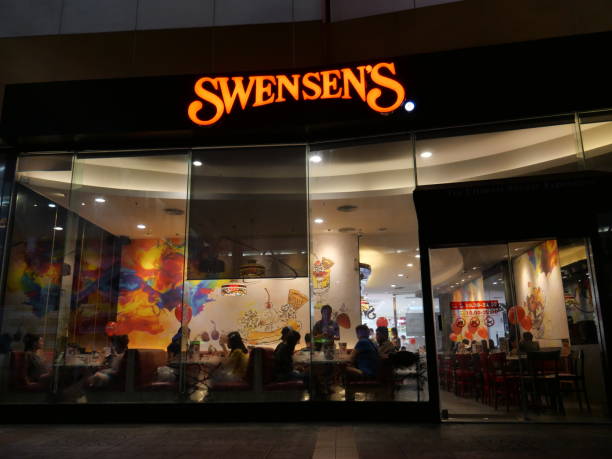 restaurante swensens icecream na ásia - bangkok mcdonalds fast food restaurant asia - fotografias e filmes do acervo