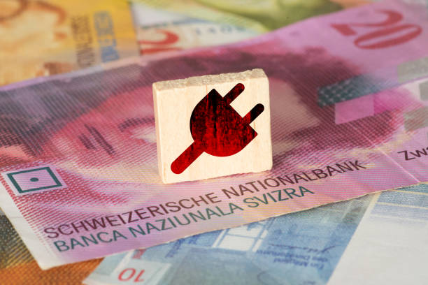 돈 스위스 프랑과 스위스에서 전기 에 대한 가격 - swiss currency switzerland currency swiss culture 뉴스 사진 이미지