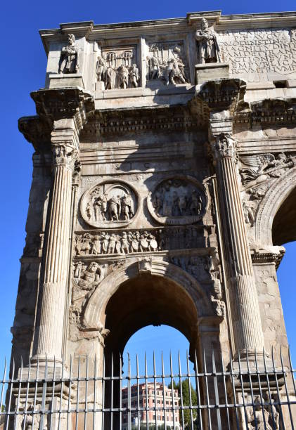 arco de constantino o arco di constantino, el arco triunfal romano más grande. roma, italia. - roman emperor constantine statue rome fotografías e imágenes de stock