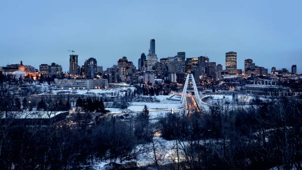 edmonton downtown winter evening wide shot dark mood - north saskatchewan river fotografías e imágenes de stock