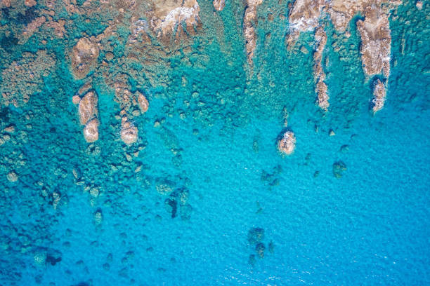 turquoise sea - greek islands greece day full frame imagens e fotografias de stock