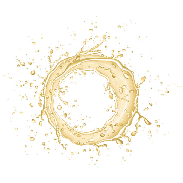 piwo lub sok jabłkowy rozprysk izolowane na białym tle. - cooking oil drop honey beer stock illustrations