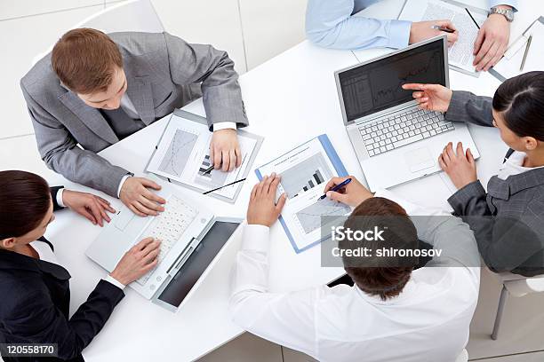 Teamwork Stockfoto und mehr Bilder von Ansicht aus erhöhter Perspektive - Ansicht aus erhöhter Perspektive, Bürojob, Dokument