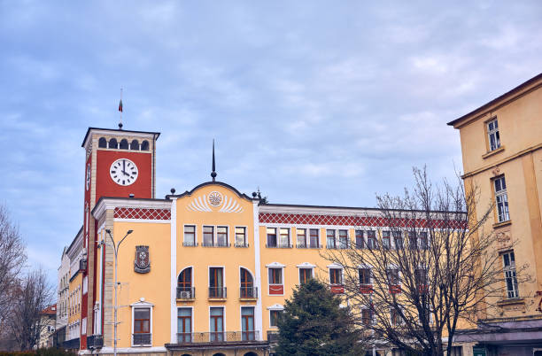 das gemeindehaus in haskovo, bulgarien - european union coin stock-fotos und bilder