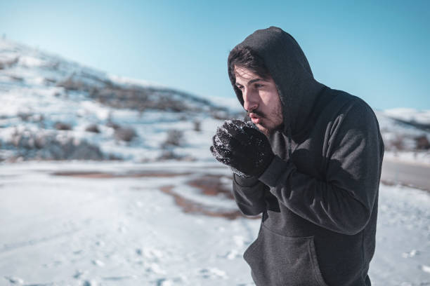 ritratto di giovane agghiacciante nella neve - turkey extreme terrain snow nature foto e immagini stock