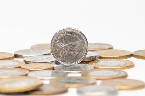 istock Brazilian money coins 1205611940