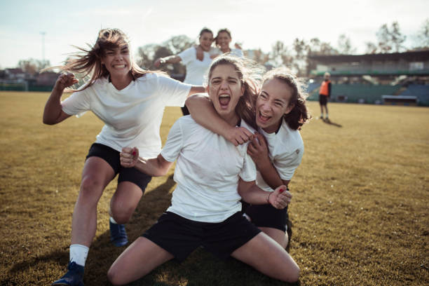 celebración del gol - soccer teenager sport adolescence fotografías e imágenes de stock