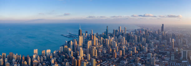 vista panoramica di chicago skyline - chicago aerial foto e immagini stock