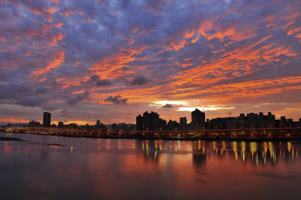 istock Sunset of Dadaocheng 1205659389