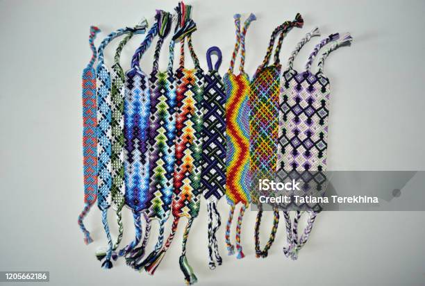 Hane ris Tilkalde Multicolored Friendship Bracelets With Different Patterns Handmade Of  Embroidery Floss And Thread Isolated On White Background Stock Photo -  Download Image Now - iStock