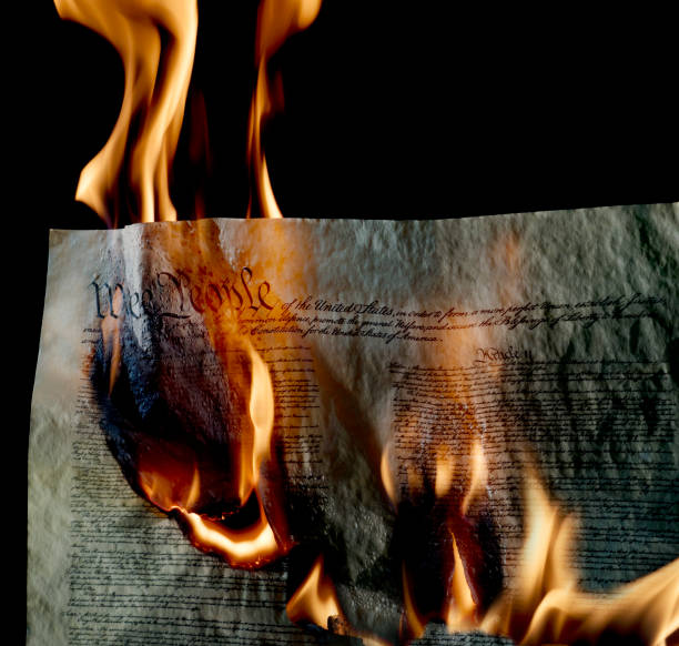 quema de la imagen conceptual de la constitución de ee. uu. - founding fathers fotografías e imágenes de stock