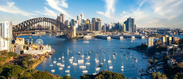 都市と橋があるシドニー港の景色を望む - sydney australia australia sydney harbor sydney harbor bridge ストックフォトと画像
