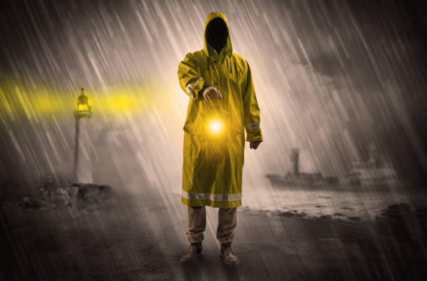 человек идет с фонарем на побережье концепции - bootes стоковые фото и изображения