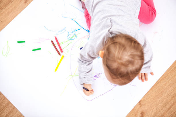istock Little baby girl drawing 1205762206