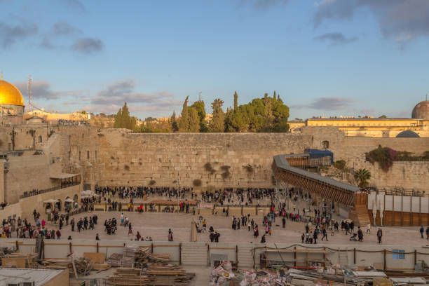 muro occidentale - middle the western wall jerusalem israel foto e immagini stock