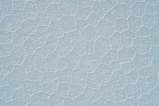 estructuras poligonales irregulares desde la vista aérea en Uyuni salar photo