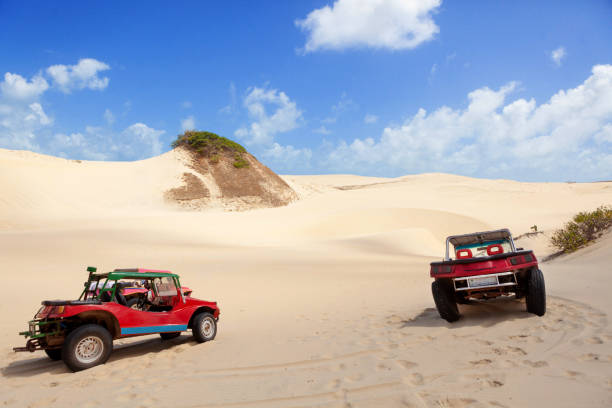 багги автомобиль в песчаных дюнах - natal стоковые фото и изображения