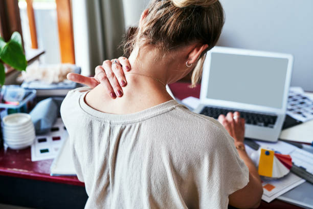 I've spent hours looking for inspiration Rearview shot of a designer experiencing discomfort in her shoulders while sitting at her desk neck stock pictures, royalty-free photos & images