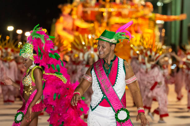 brasilianischer karneval - samba dancing stock-fotos und bilder